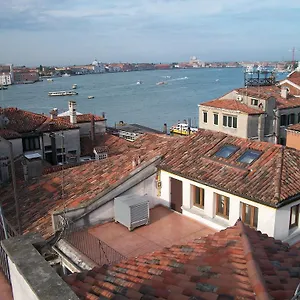 Bed & Breakfast Bed & - Casa Per Ferie La Pieta, Venice