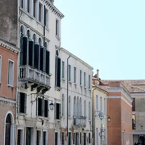 Canal Riva De Biasio Venise